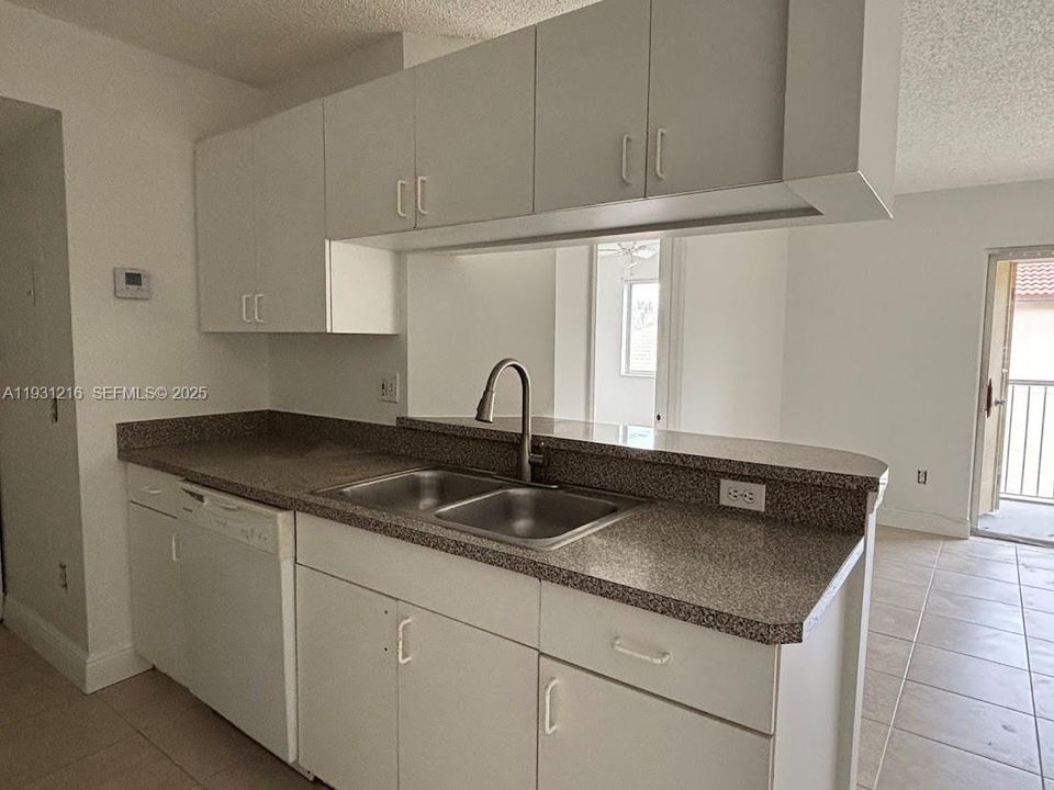 出租: $2,199 (2 贝兹, 2 浴室, 820 平方英尺)