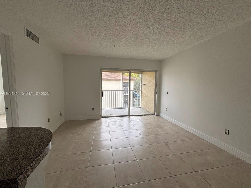 出租: $2,199 (2 贝兹, 2 浴室, 820 平方英尺)