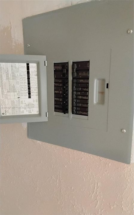 待售: $185,000 (1 贝兹, 1 浴室, 650 平方英尺)