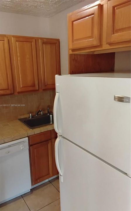 待售: $185,000 (1 贝兹, 1 浴室, 650 平方英尺)