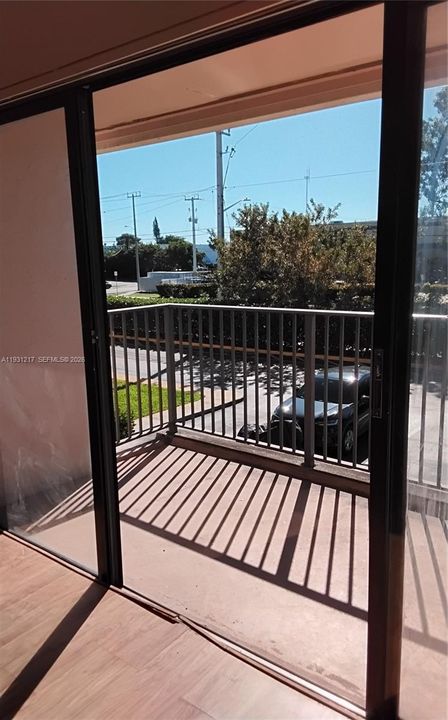 待售: $185,000 (1 贝兹, 1 浴室, 650 平方英尺)