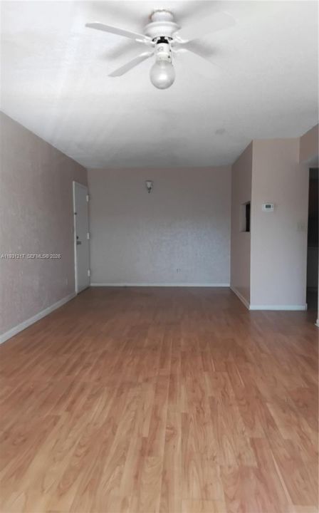 待售: $185,000 (1 贝兹, 1 浴室, 650 平方英尺)