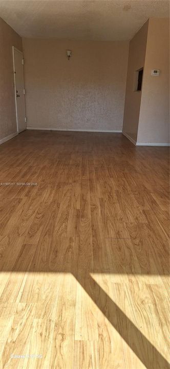 待售: $185,000 (1 贝兹, 1 浴室, 650 平方英尺)