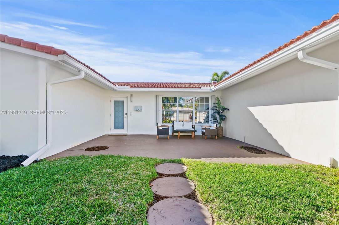 待售: $1,300,000 (3 贝兹, 2 浴室, 1750 平方英尺)