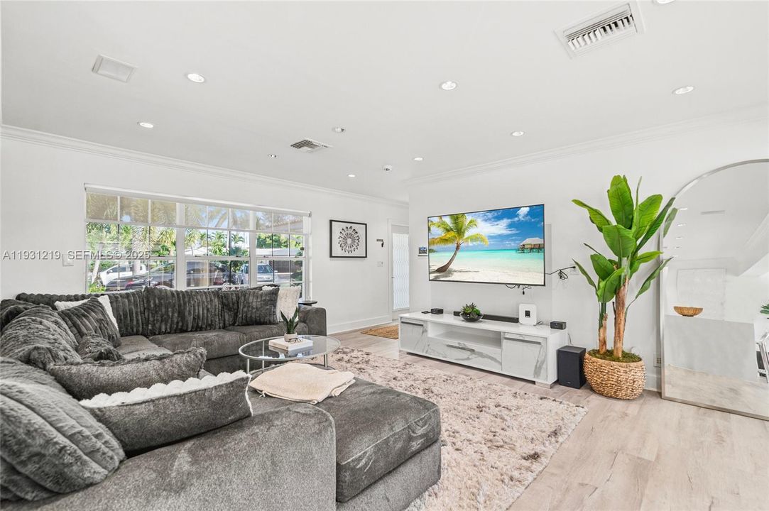 待售: $1,300,000 (3 贝兹, 2 浴室, 1750 平方英尺)