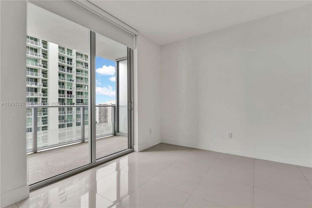 For Sale: $639,000 (1 beds, 1 baths, 701 Square Feet)