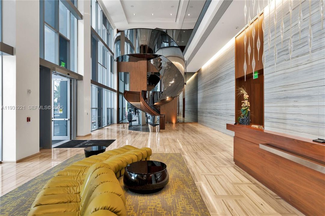 For Sale: $639,000 (1 beds, 1 baths, 701 Square Feet)