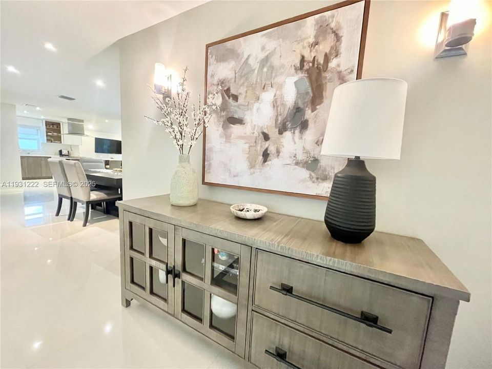 En Venta: $710,000 (3 camas, 2 baños, 2205 Pies cuadrados)