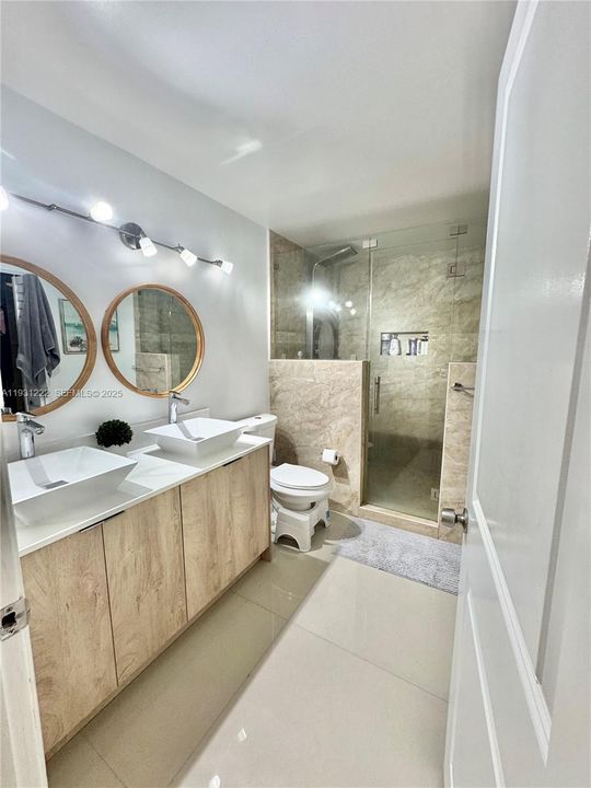 En Venta: $710,000 (3 camas, 2 baños, 2205 Pies cuadrados)