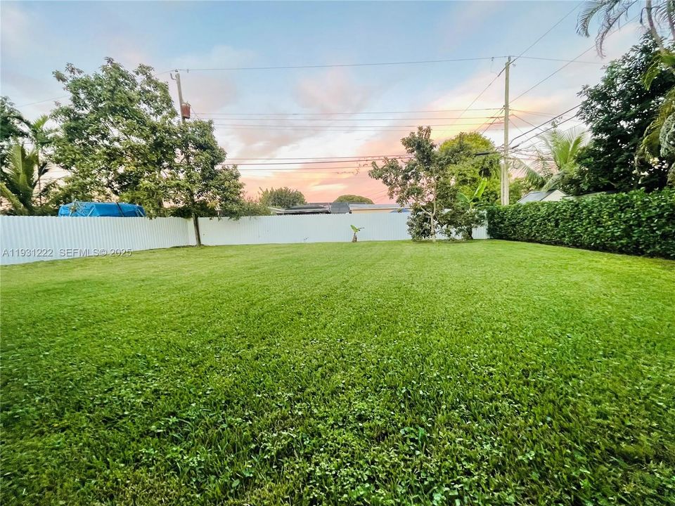 En Venta: $710,000 (3 camas, 2 baños, 2205 Pies cuadrados)