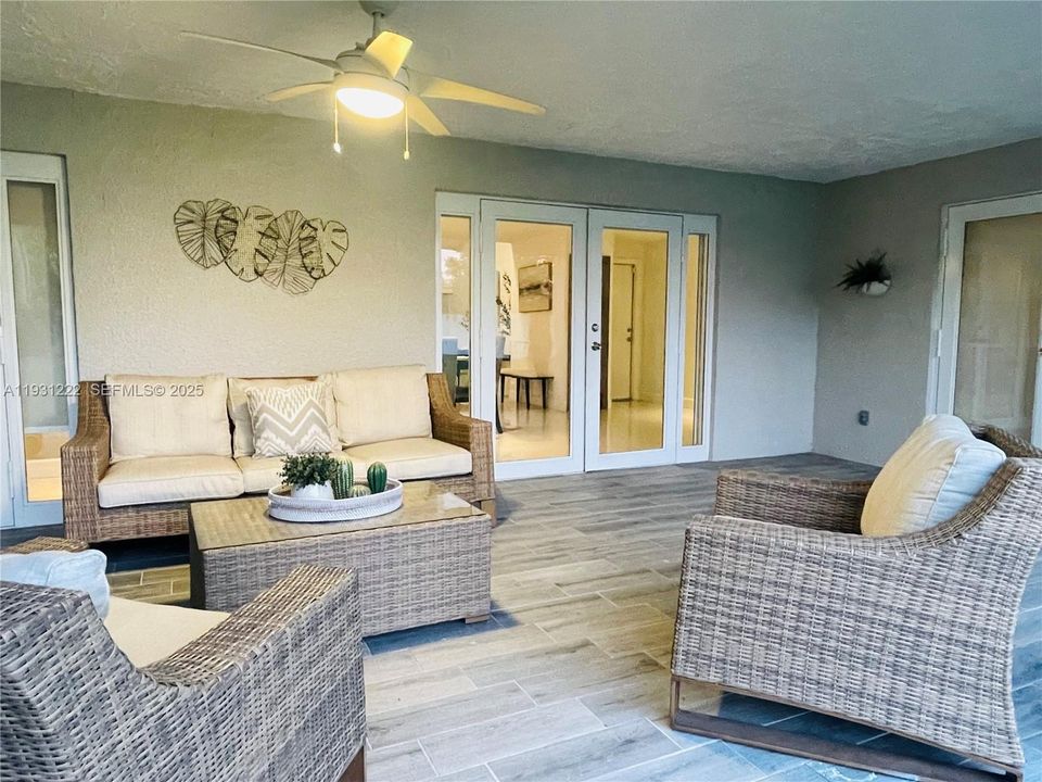 En Venta: $710,000 (3 camas, 2 baños, 2205 Pies cuadrados)