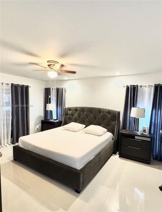 En Venta: $710,000 (3 camas, 2 baños, 2205 Pies cuadrados)