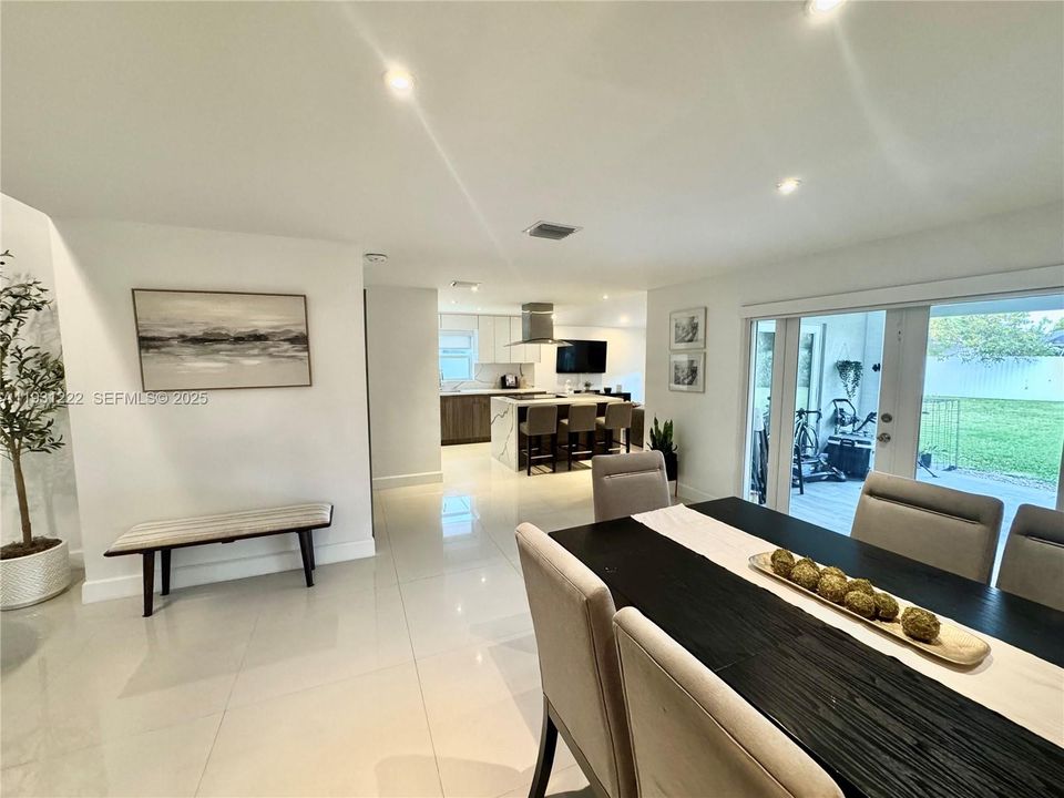 En Venta: $710,000 (3 camas, 2 baños, 2205 Pies cuadrados)