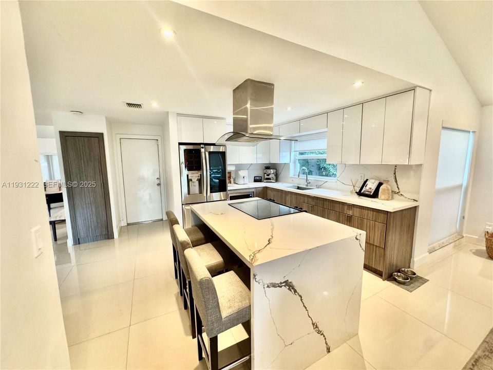 En Venta: $710,000 (3 camas, 2 baños, 2205 Pies cuadrados)