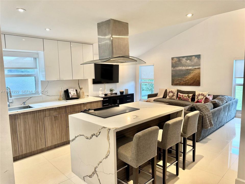 En Venta: $710,000 (3 camas, 2 baños, 2205 Pies cuadrados)