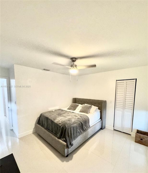 En Venta: $710,000 (3 camas, 2 baños, 2205 Pies cuadrados)