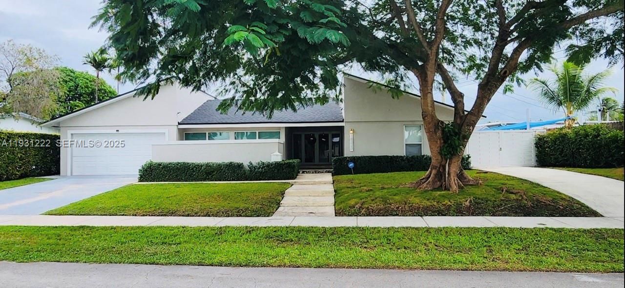 En Venta: $710,000 (3 camas, 2 baños, 2205 Pies cuadrados)