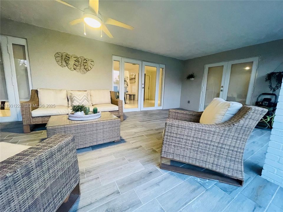 En Venta: $710,000 (3 camas, 2 baños, 2205 Pies cuadrados)