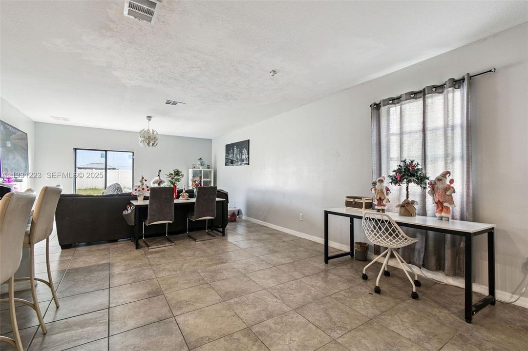 En Venta: $385,000 (6 camas, 3 baños, 2614 Pies cuadrados)