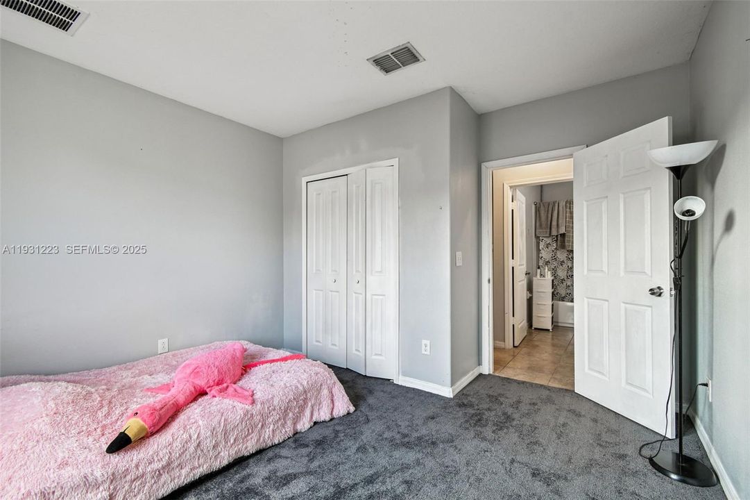 En Venta: $385,000 (6 camas, 3 baños, 2614 Pies cuadrados)