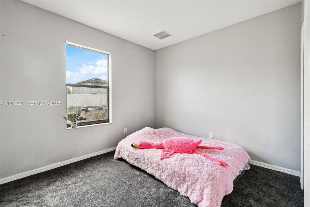 En Venta: $385,000 (6 camas, 3 baños, 2614 Pies cuadrados)