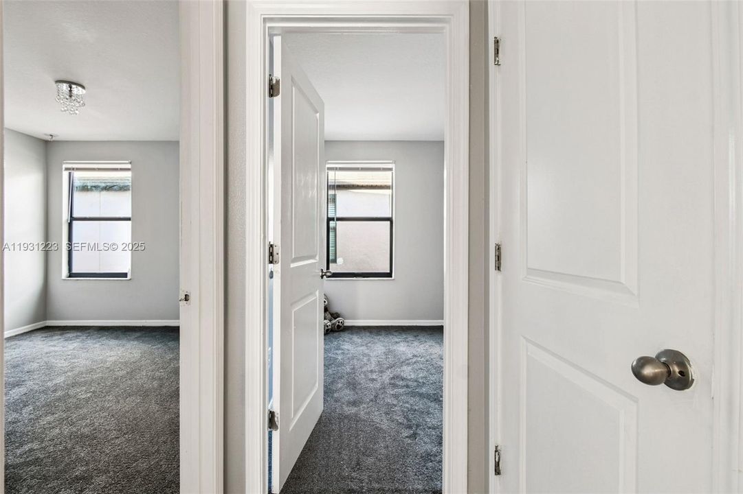 En Venta: $385,000 (6 camas, 3 baños, 2614 Pies cuadrados)