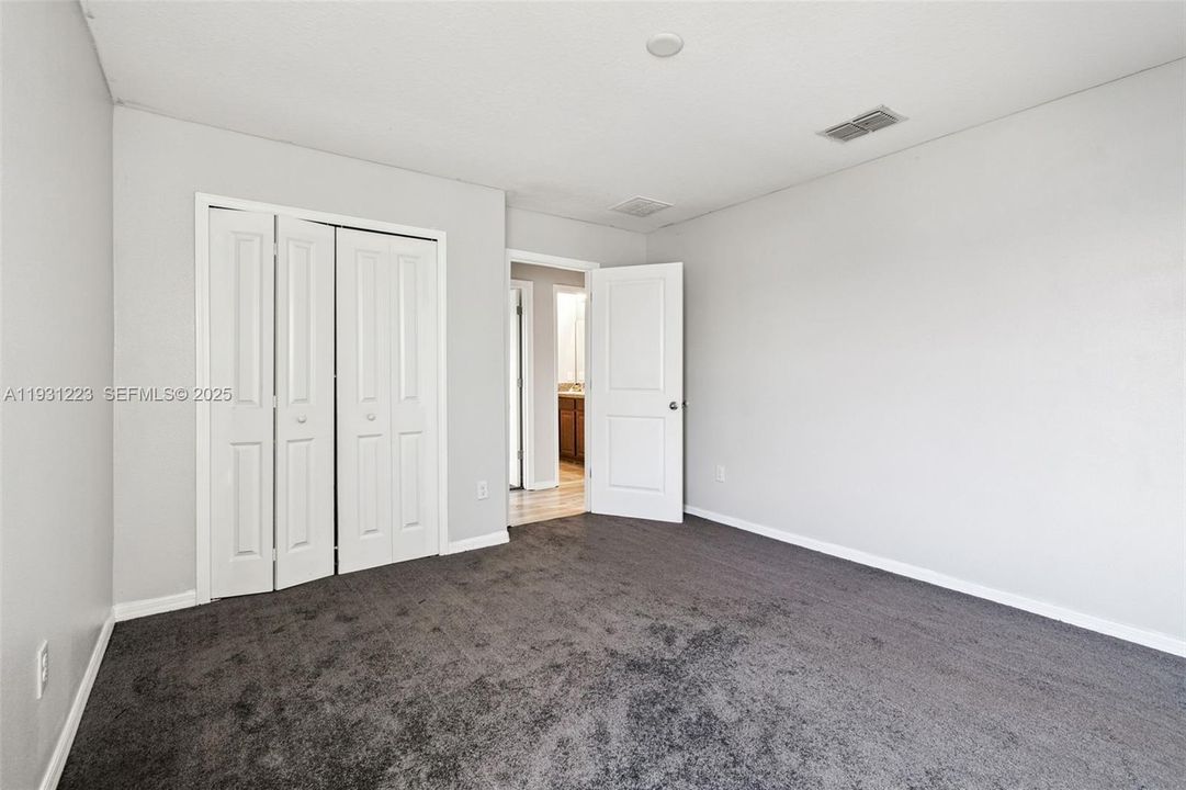 En Venta: $385,000 (6 camas, 3 baños, 2614 Pies cuadrados)