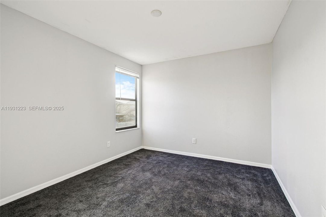 En Venta: $385,000 (6 camas, 3 baños, 2614 Pies cuadrados)