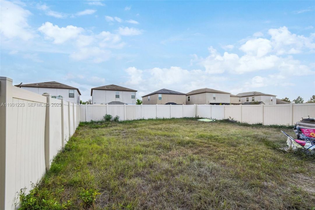 En Venta: $385,000 (6 camas, 3 baños, 2614 Pies cuadrados)