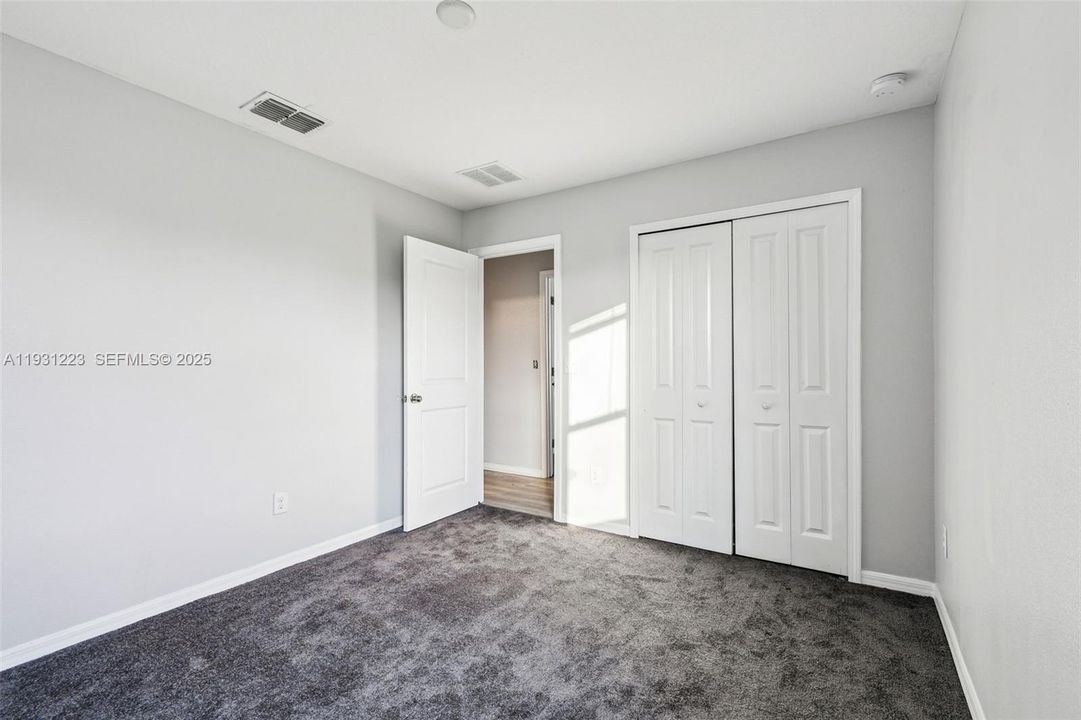 En Venta: $385,000 (6 camas, 3 baños, 2614 Pies cuadrados)