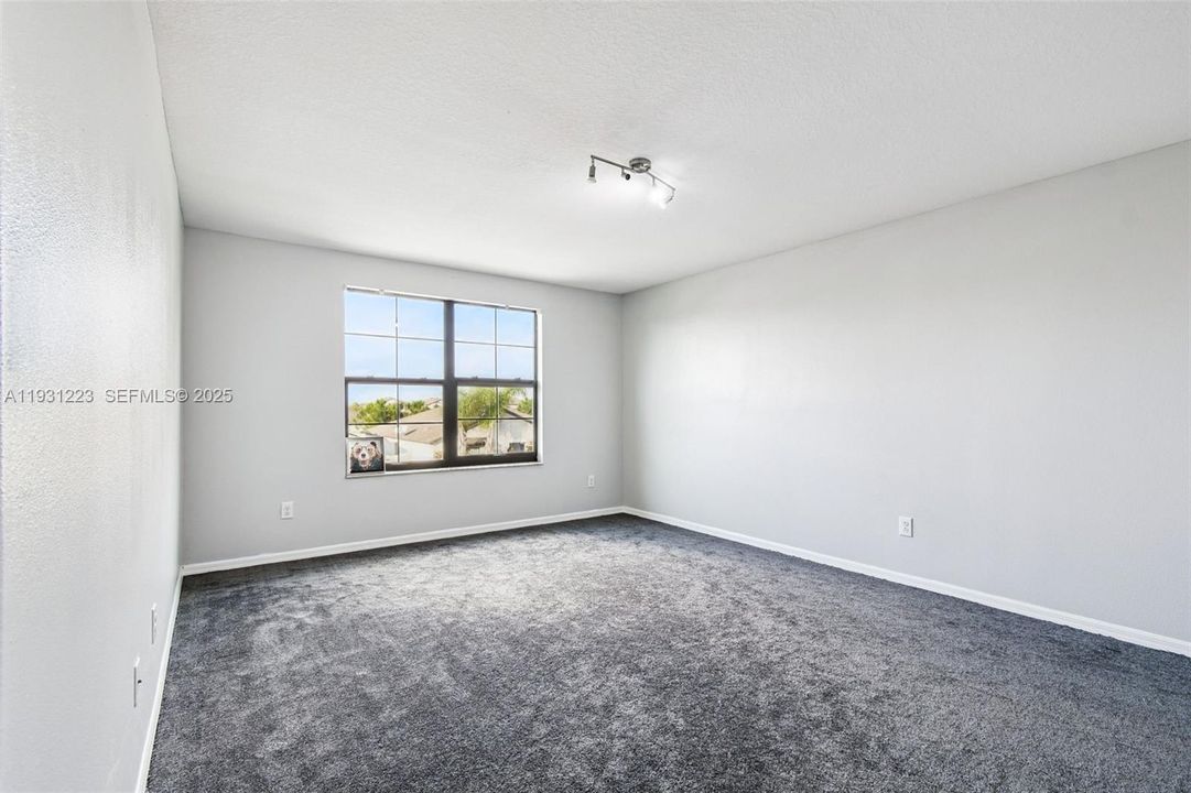 En Venta: $385,000 (6 camas, 3 baños, 2614 Pies cuadrados)