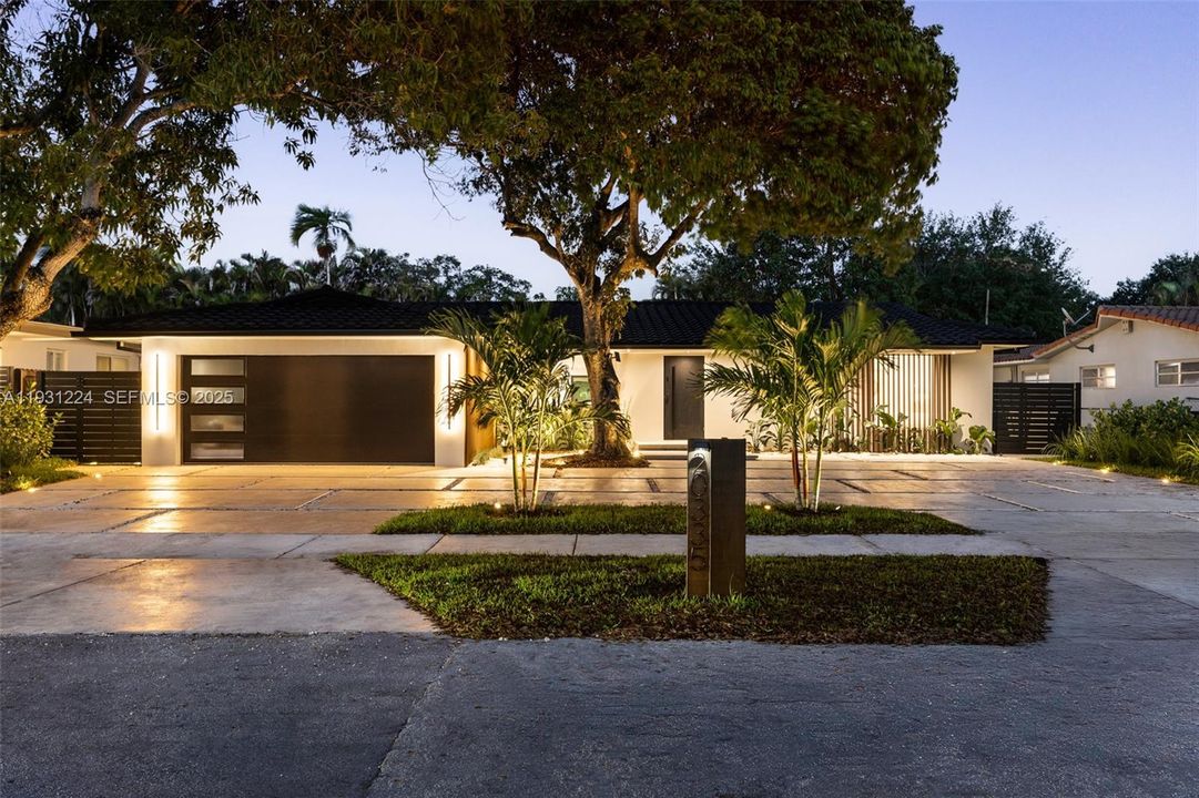 合同活跃: $2,195,000 (5 贝兹, 6 浴室, 3277 平方英尺)