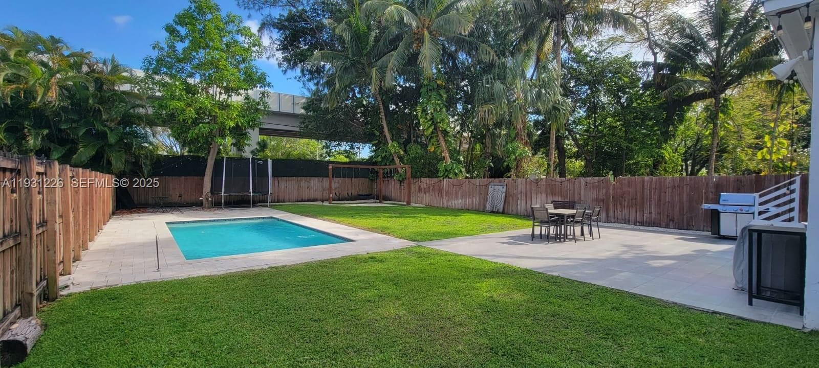 待售: $1,100,000 (3 贝兹, 2 浴室, 1588 平方英尺)