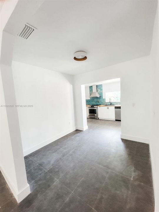 待售: $1,100,000 (3 贝兹, 2 浴室, 1588 平方英尺)