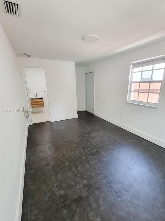 待售: $1,100,000 (3 贝兹, 2 浴室, 1588 平方英尺)