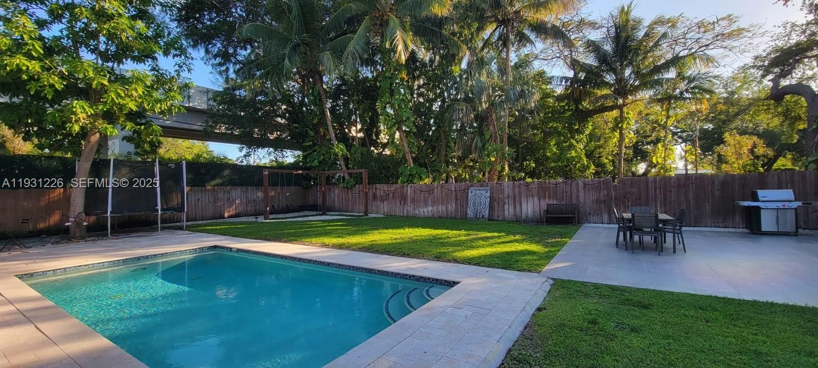 待售: $1,100,000 (3 贝兹, 2 浴室, 1588 平方英尺)