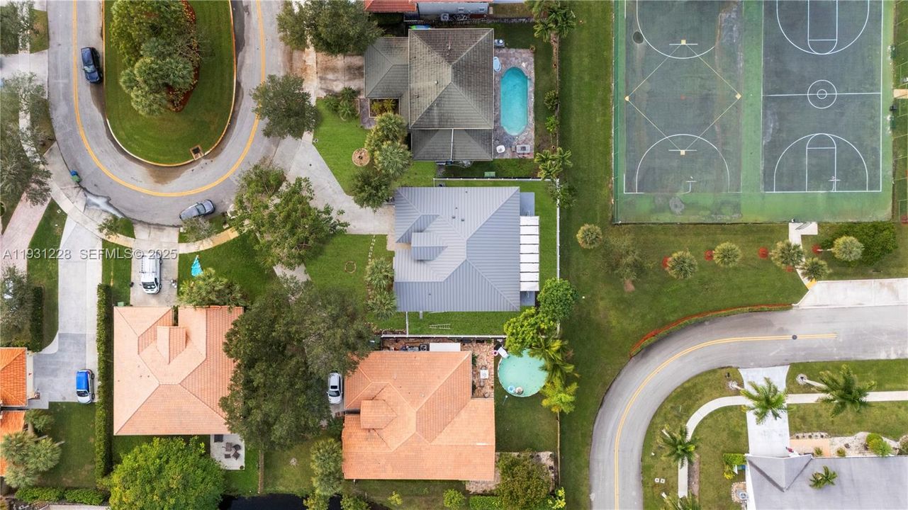 Под контрактом: $5,200 (4 спален, 2 ванн, 2250 Квадратных фут)