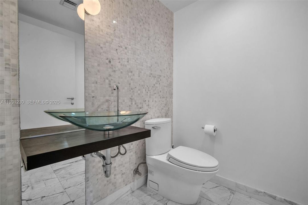 合同活跃: $3,750 (1 贝兹, 1 浴室, 822 平方英尺)