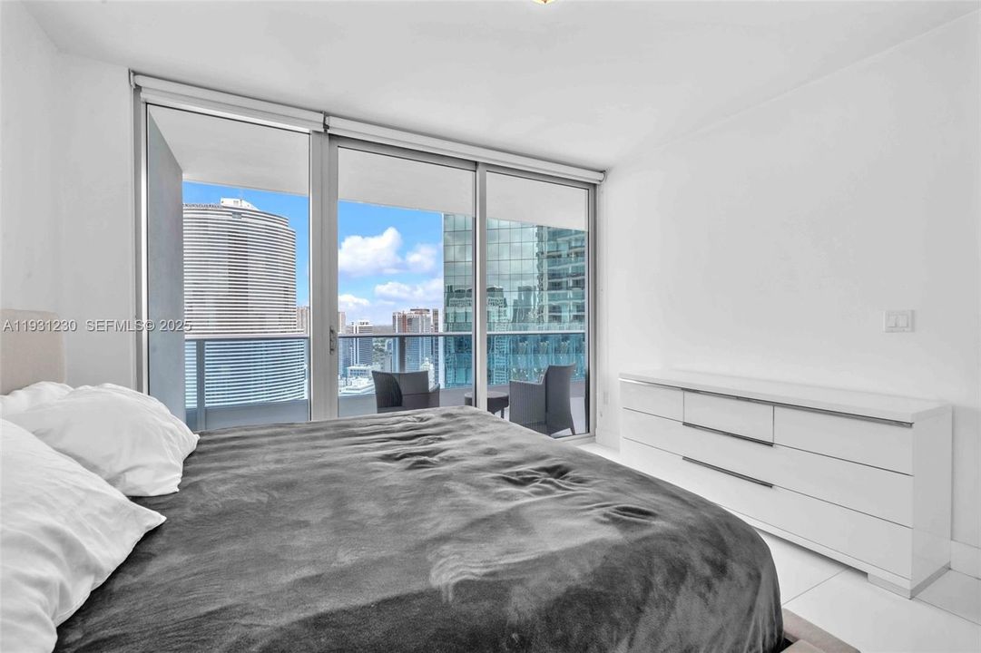 合同活跃: $3,750 (1 贝兹, 1 浴室, 822 平方英尺)