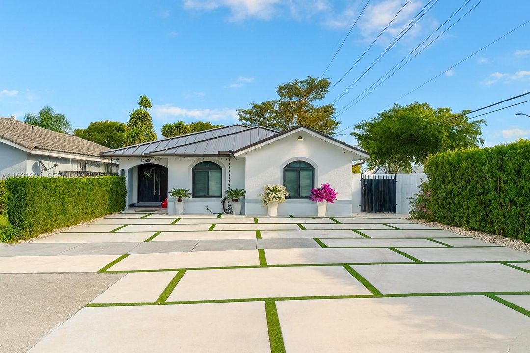 For Sale: $649,000 (3 beds, 2 baths, 1664 Square Feet)