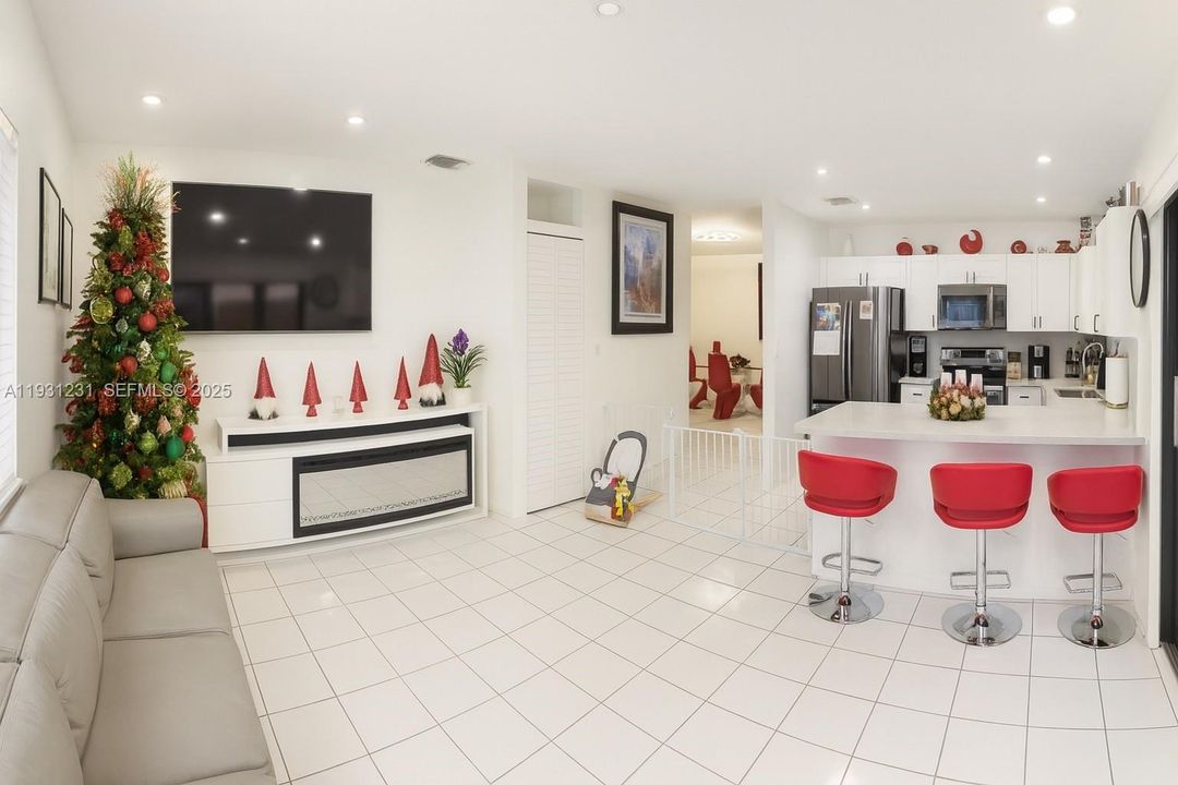 For Sale: $649,000 (3 beds, 2 baths, 1664 Square Feet)