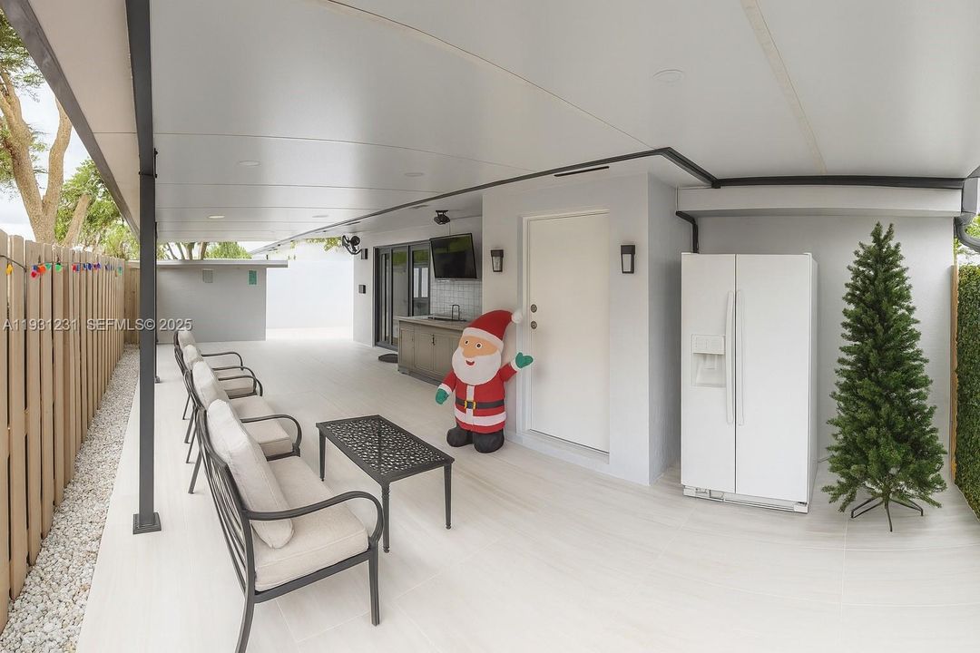 For Sale: $649,000 (3 beds, 2 baths, 1664 Square Feet)