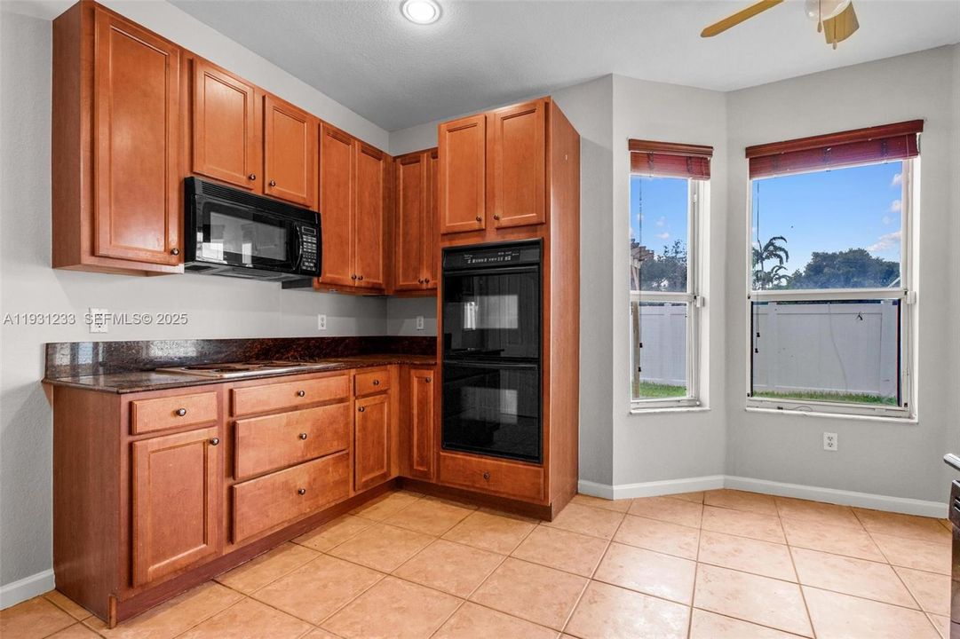 En Venta: $584 (5 camas, 3 baños, 2494 Pies cuadrados)