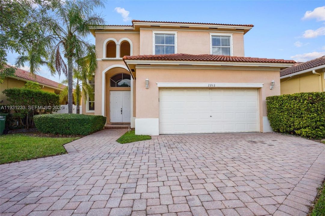 En Venta: $584 (5 camas, 3 baños, 2494 Pies cuadrados)