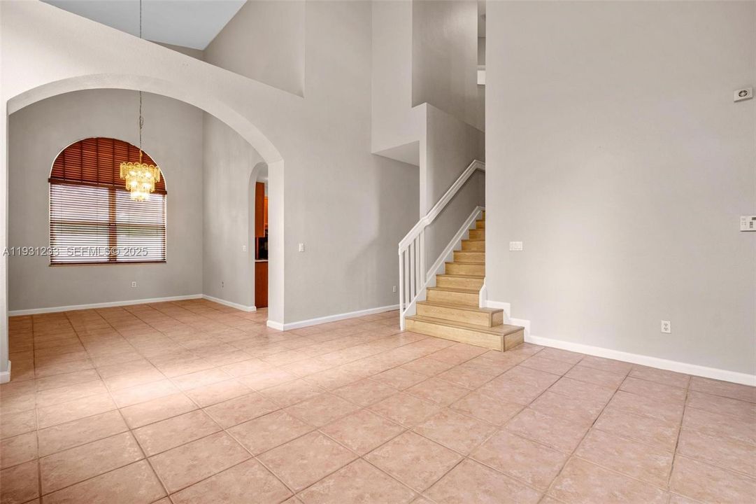 En Venta: $584 (5 camas, 3 baños, 2494 Pies cuadrados)