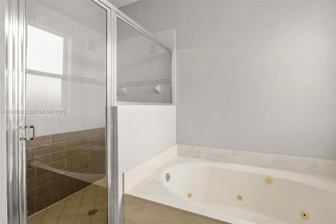 En Venta: $584 (5 camas, 3 baños, 2494 Pies cuadrados)