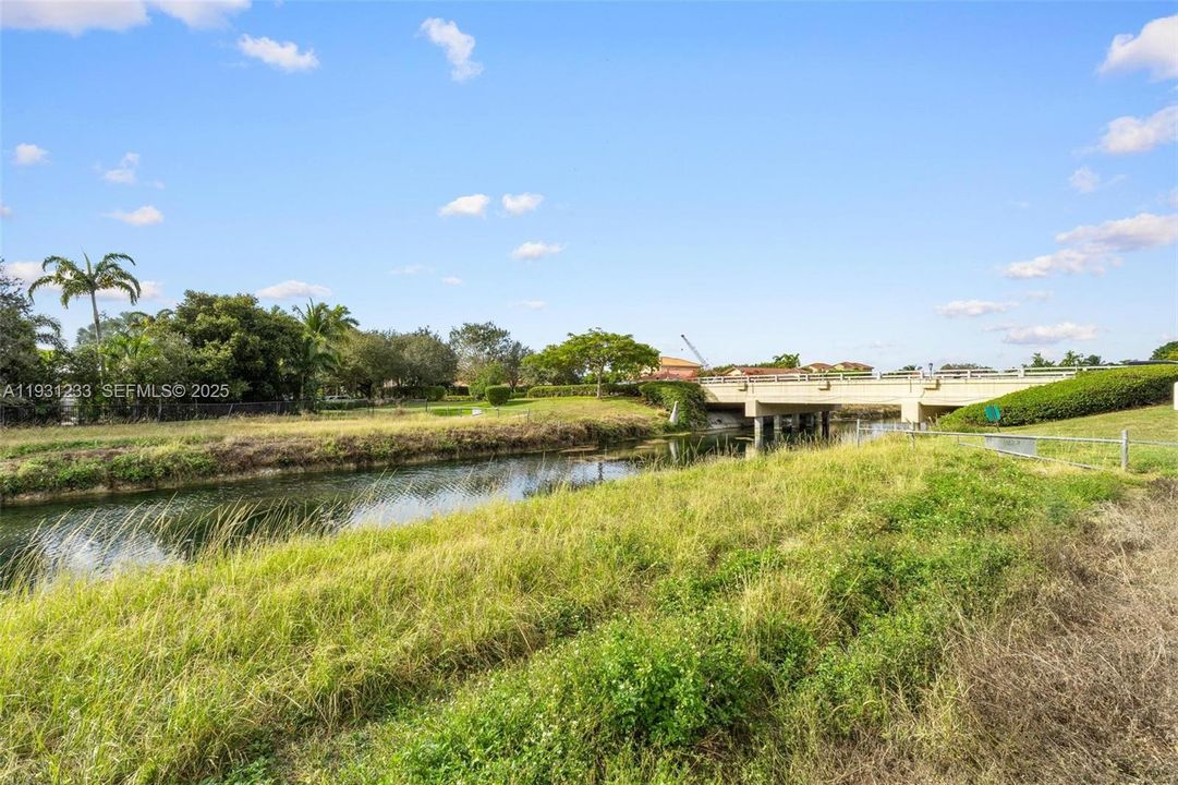 En Venta: $584 (5 camas, 3 baños, 2494 Pies cuadrados)