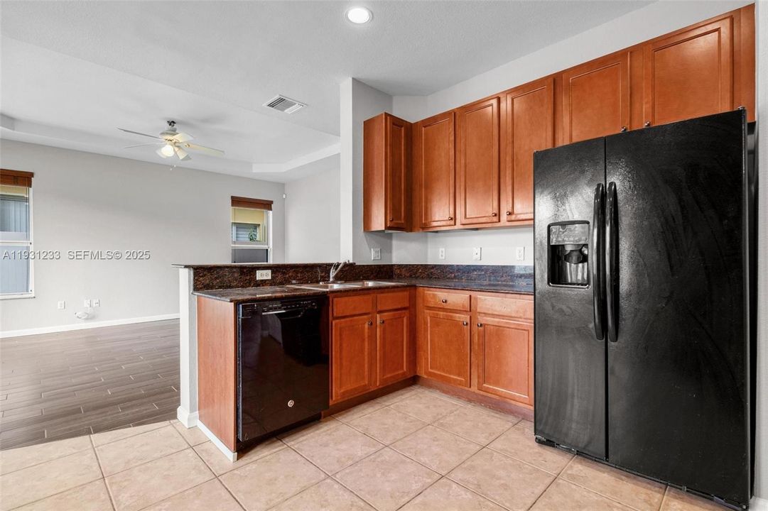 En Venta: $584 (5 camas, 3 baños, 2494 Pies cuadrados)