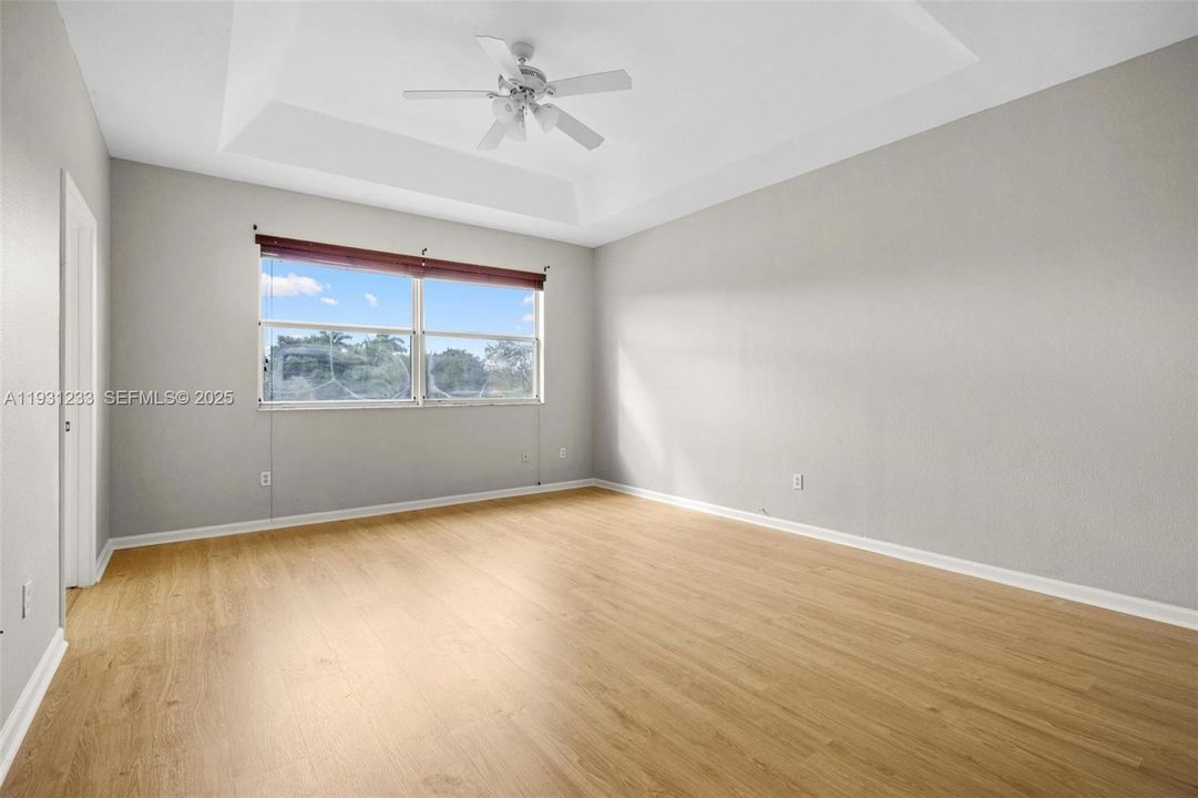 En Venta: $584 (5 camas, 3 baños, 2494 Pies cuadrados)