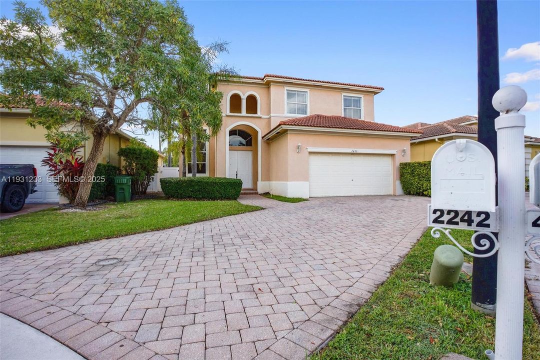 En Venta: $584 (5 camas, 3 baños, 2494 Pies cuadrados)